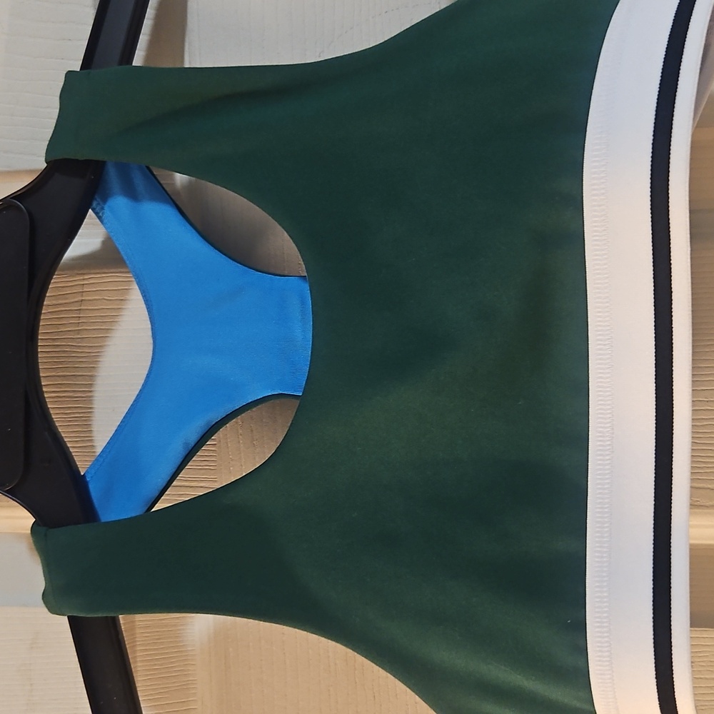 DSG Girls' Momentum Sports Bra: FIELD GREEN: NEW WITH TAGS: SIZE S (8-9)